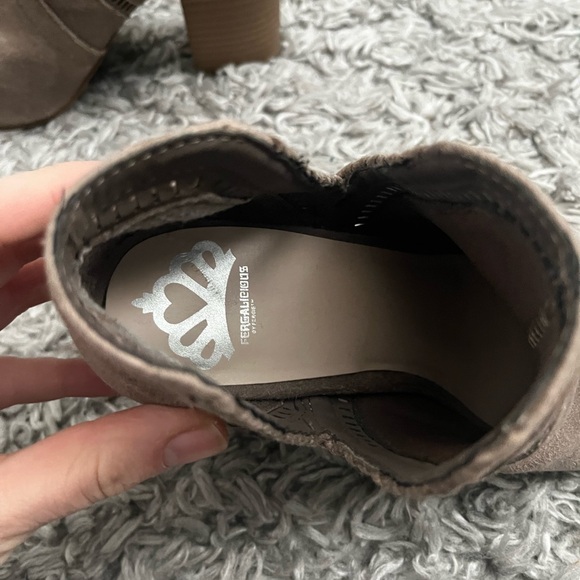 Fergilicious taupe open toe cut out ankle booties size 7 - Picture 5 of 10